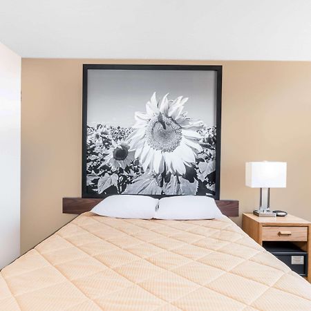 Super 8 By Wyndham Bowman Hotel Buitenkant foto