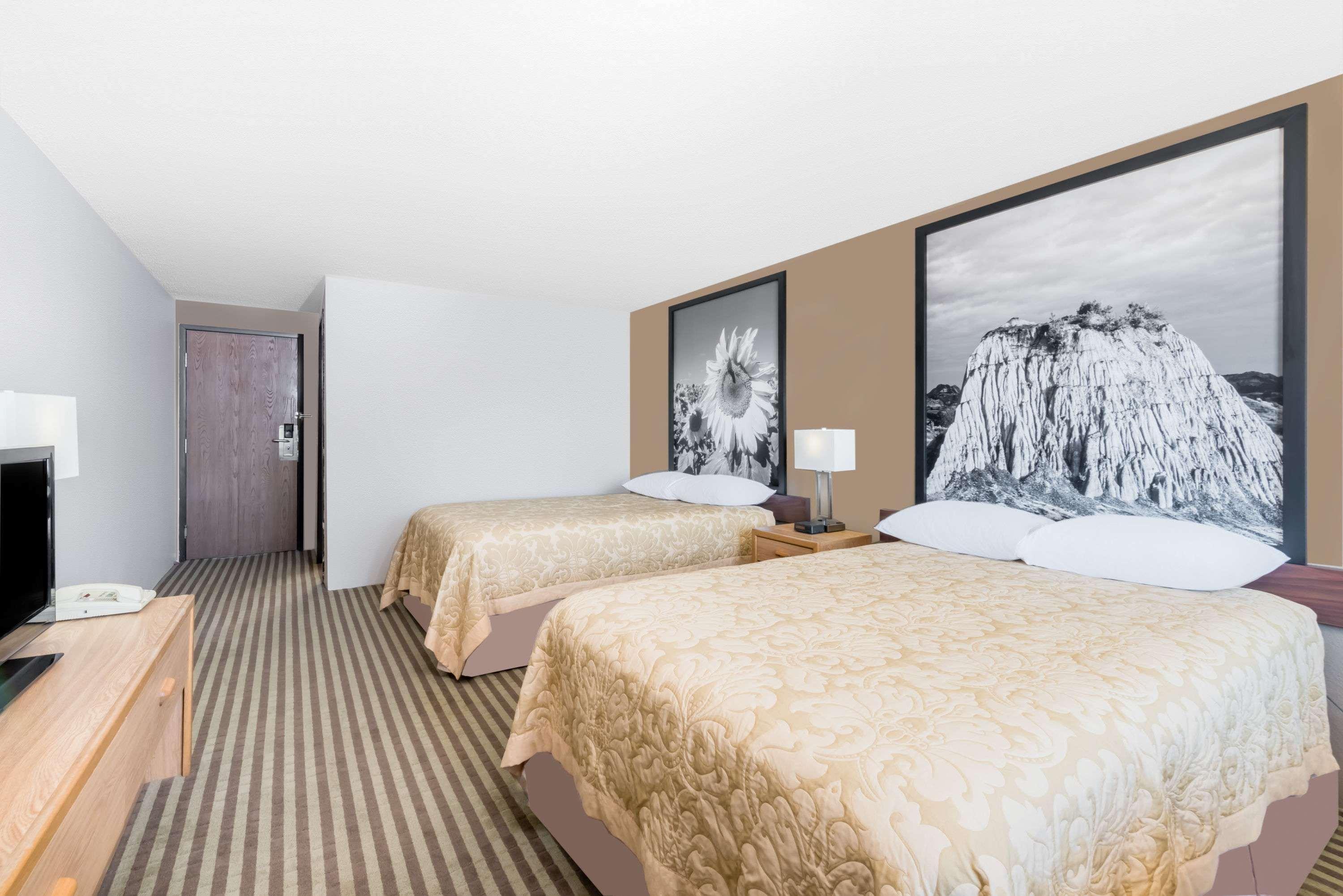 Super 8 By Wyndham Bowman Hotel Buitenkant foto