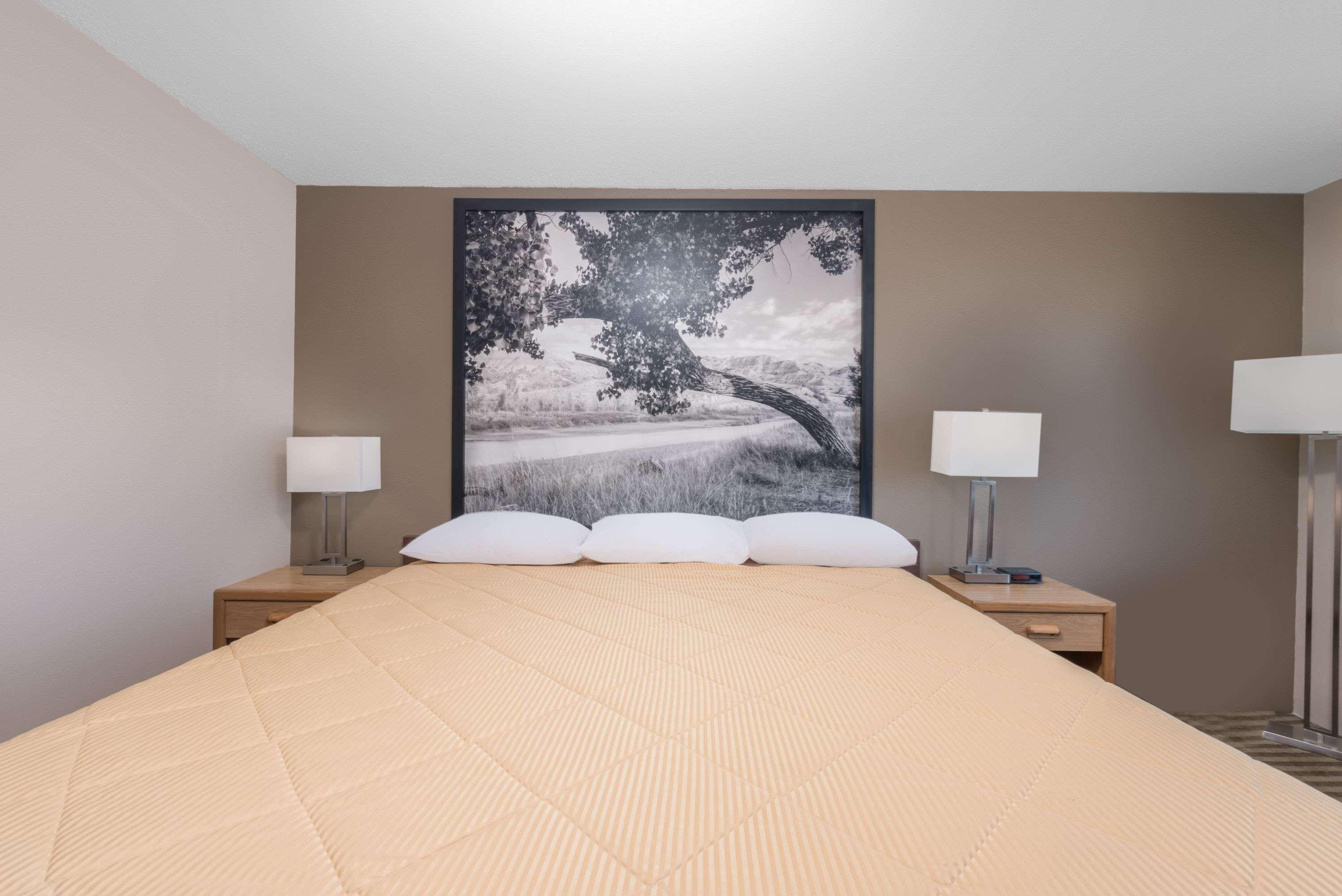 Super 8 By Wyndham Bowman Hotel Buitenkant foto