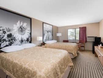Super 8 By Wyndham Bowman Hotel Buitenkant foto